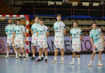 El grueso de la plantilla del Abanca Ademar acaba contrato en junio