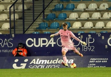 Una sólida Deportiva vuelve a echar el cerrojo pero no pasa del empate