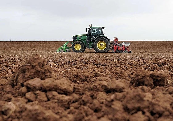Imagen de archivo de un tractor.