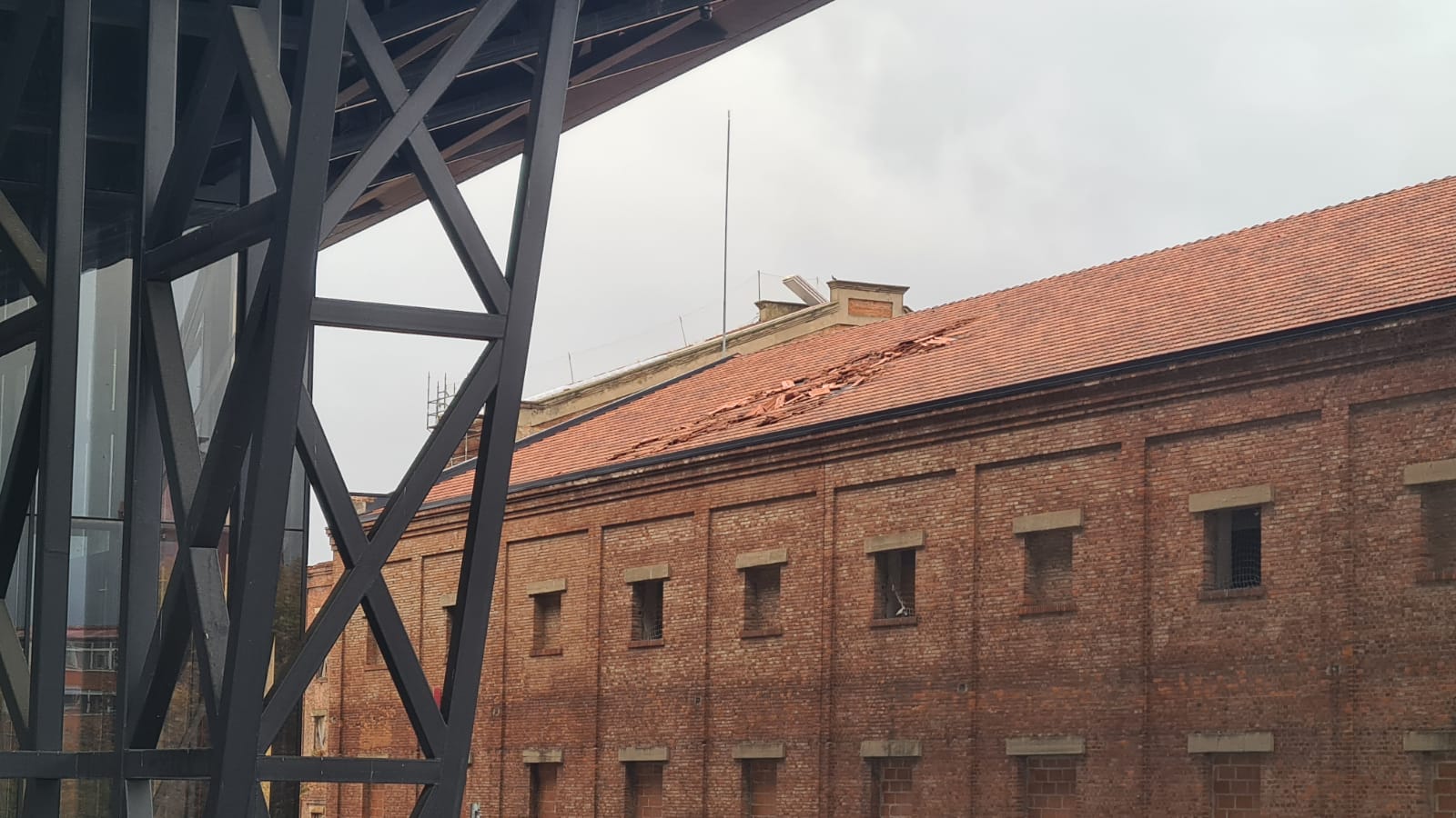 Daños en el tejado de la zona cubierta del futuro Palacio de Congresos