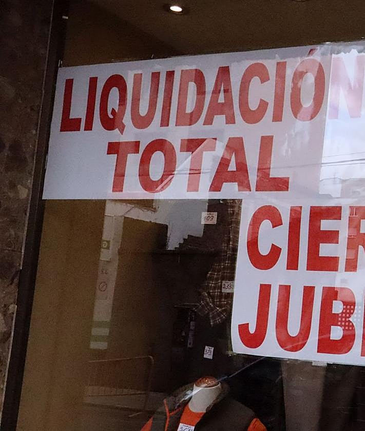 Imagen secundaria 2 - Imágenes del interior de la tienda.