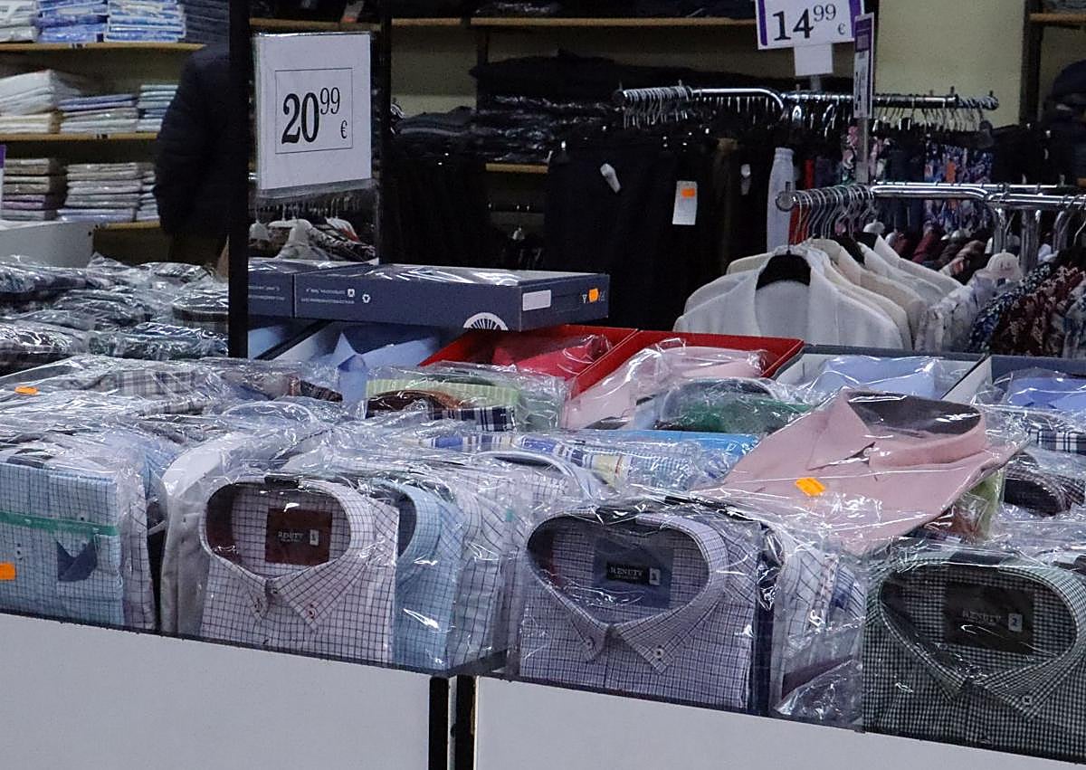 Imagen secundaria 1 - Imágenes del interior de la tienda.