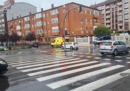 Imagen de la ambulancia y la policía local en el lugar.