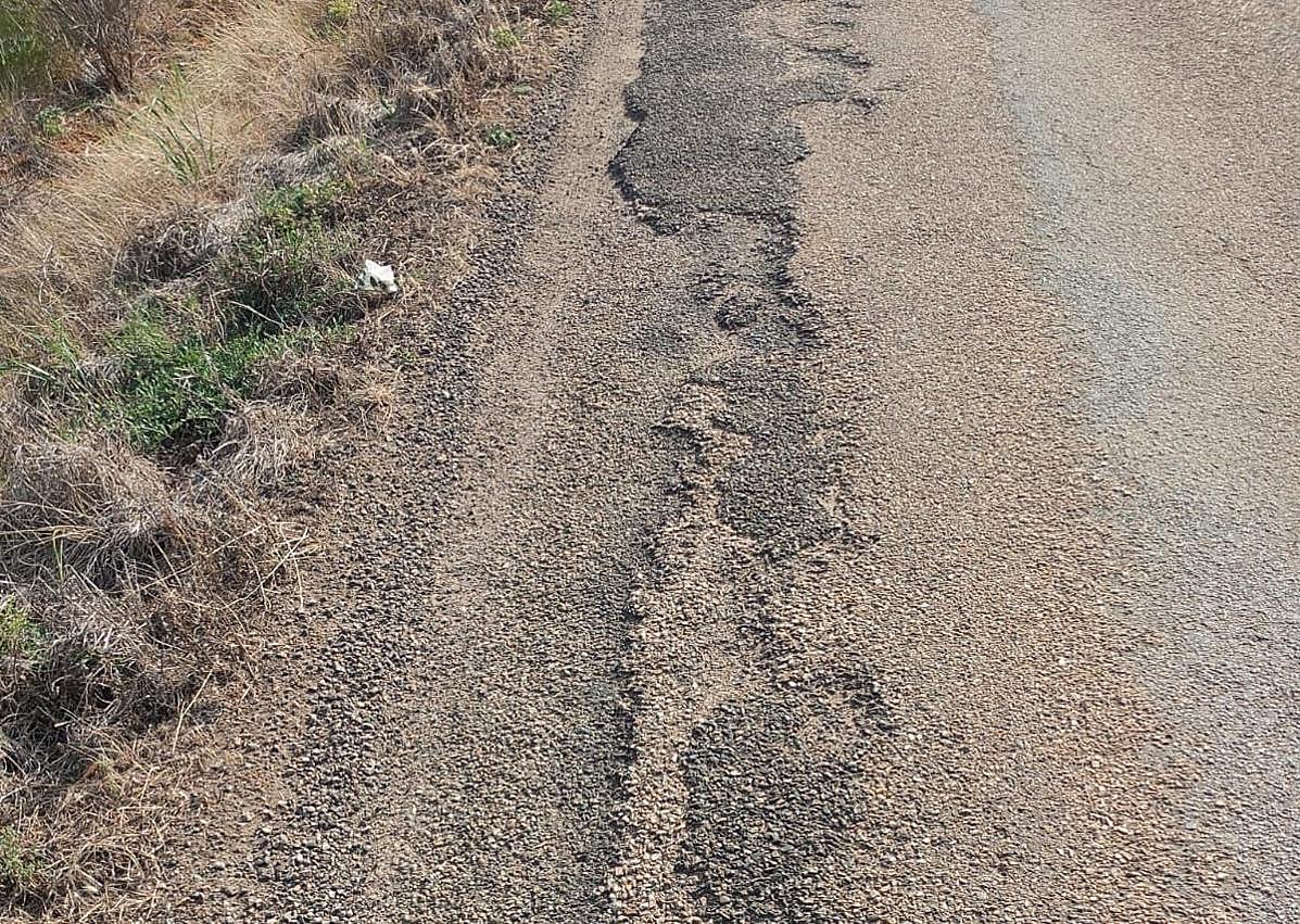 Imagen secundaria 1 - Desperfectos en diferentes puntos de la carretera.