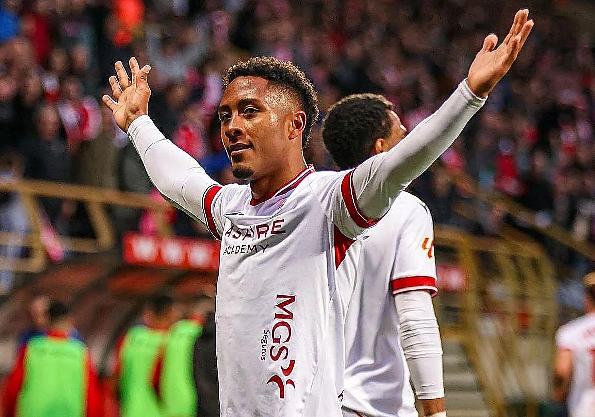 Lucas Ribeiro celebra su primer tanto con la Cultural.