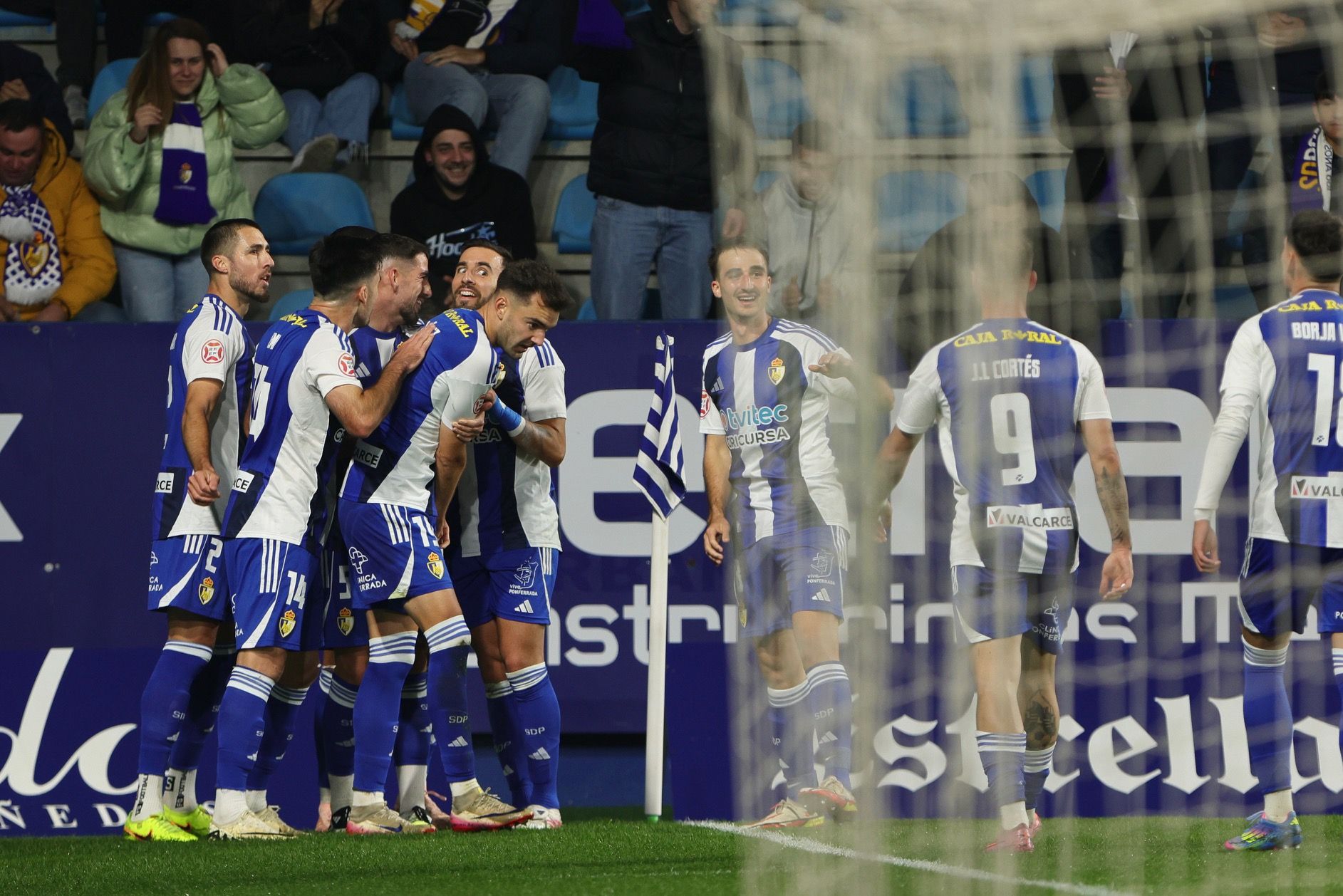 Las imágenes del partido entre la Ponferradina y el Lugo