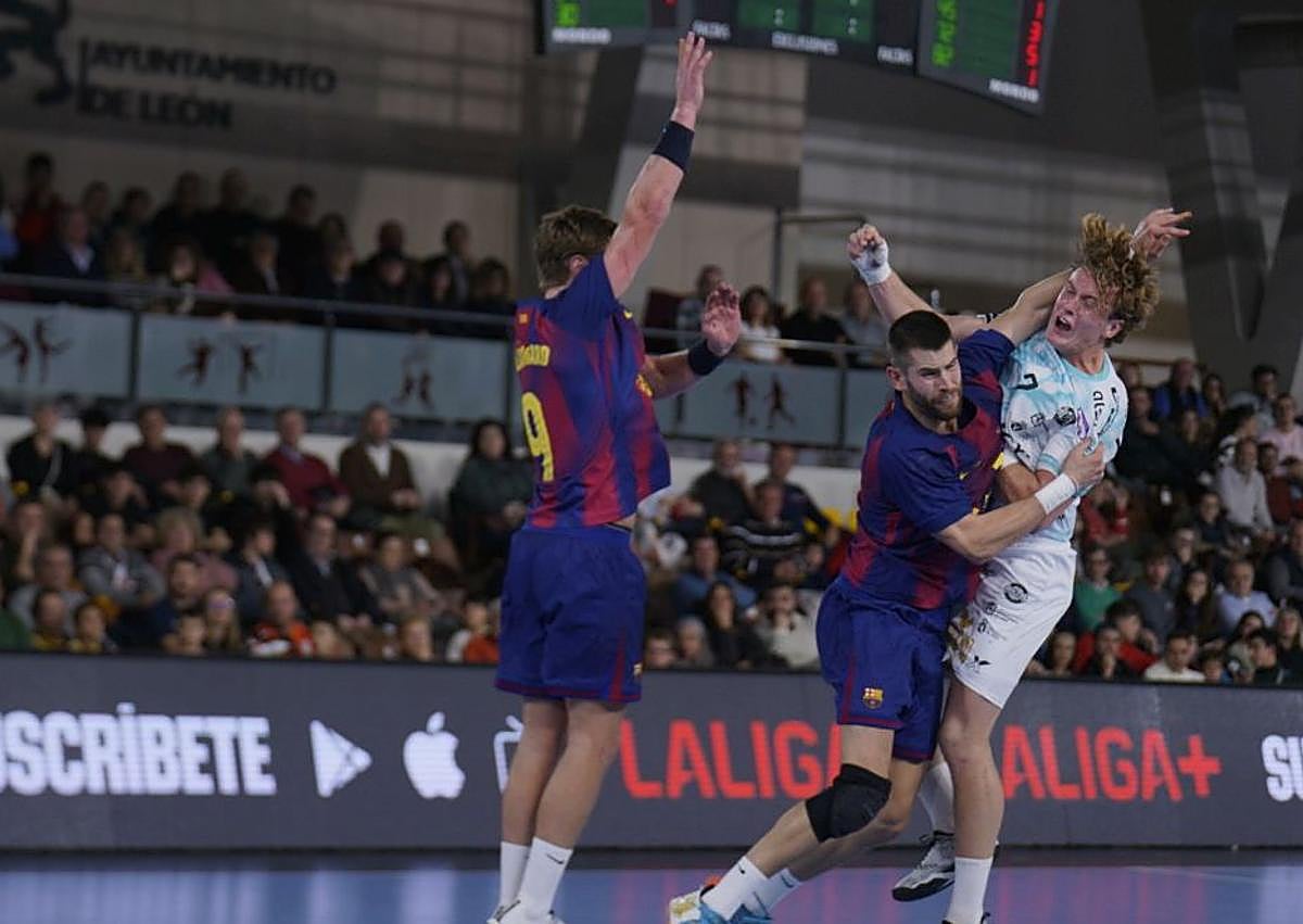 Imagen secundaria 1 - Diez minutos de revuelta y una escabechina en defensa