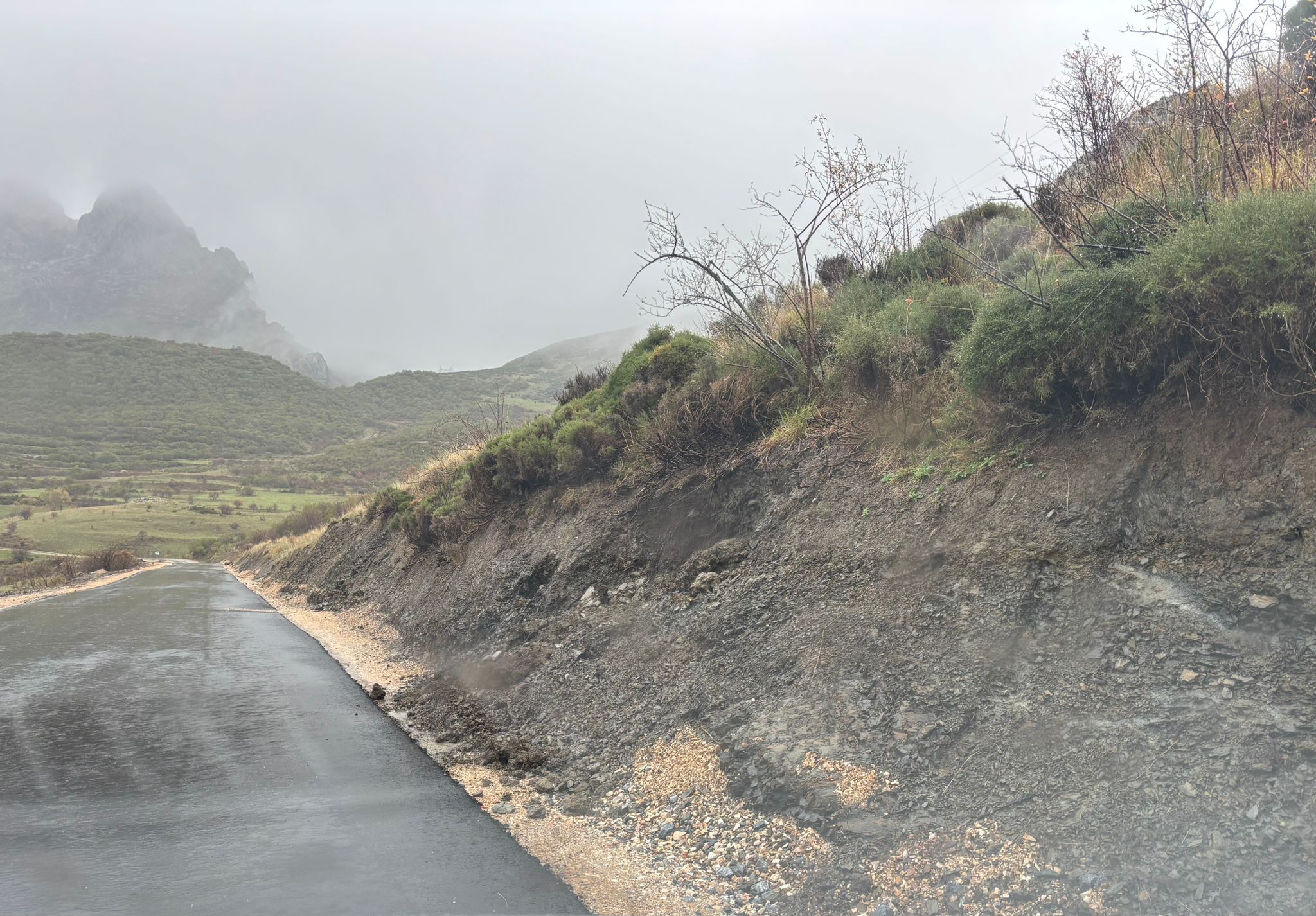 Las imágenes de la carretera entre Villamanín y Aralla