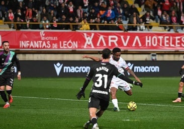 Ribeiro da otros tres puntos a la Cultural en el Reino ante un cambiante Málaga
