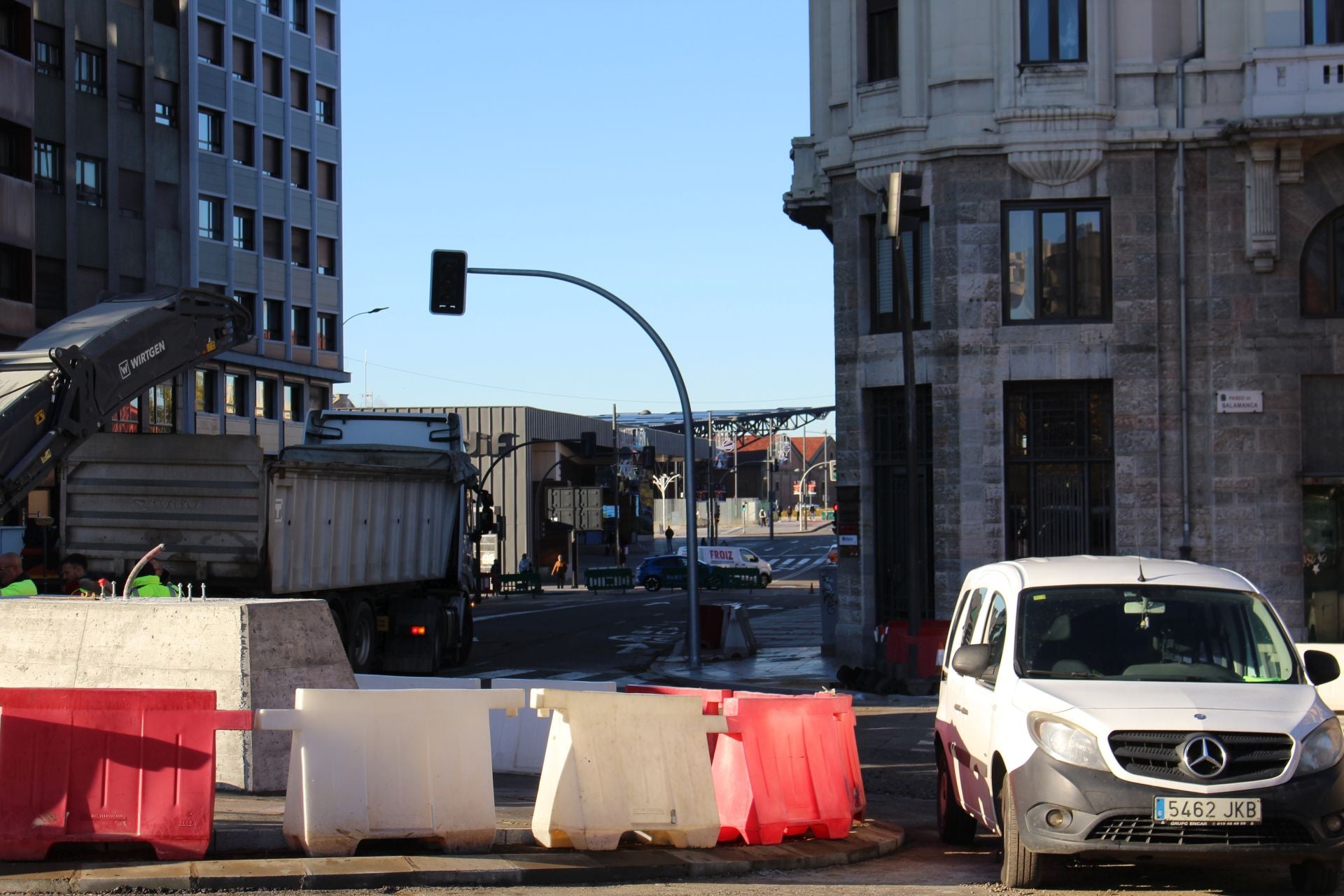 El Puente de los Leones, cortado al tráfico