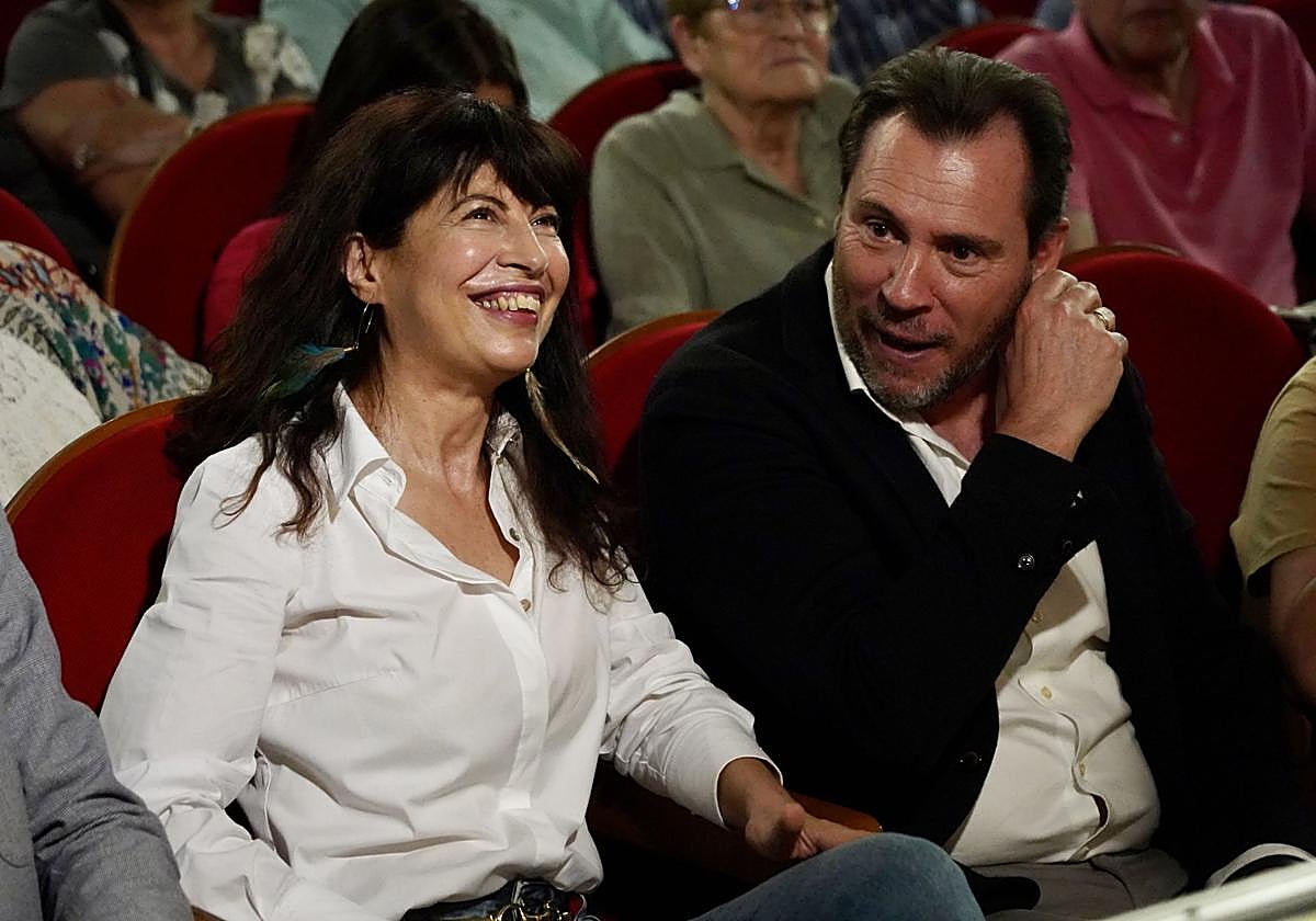 Los ministros Redondo y Puente en una asamblea del PSOE en Valladolid.