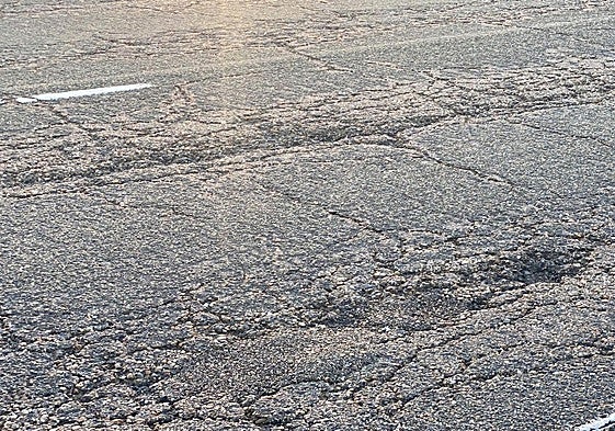 Baches en la N-630 en el tramo situado al sur de la provincia de Léon en una imagen de archivo.