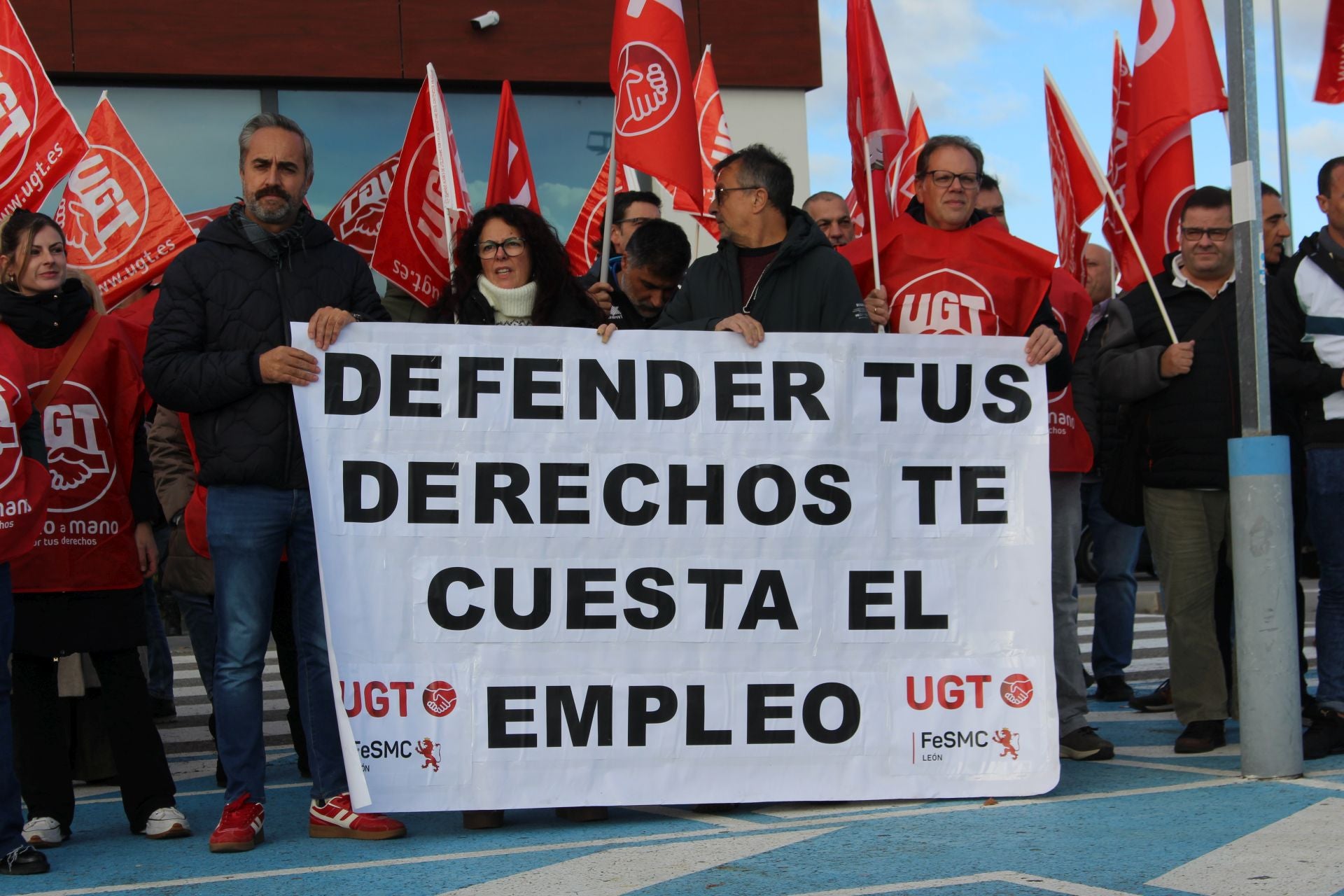 Protesta de trabajadores de Decathlon en León