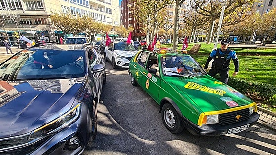 Una caravana de coches corta la Inmaculada: «La Nacional parece un patatal»