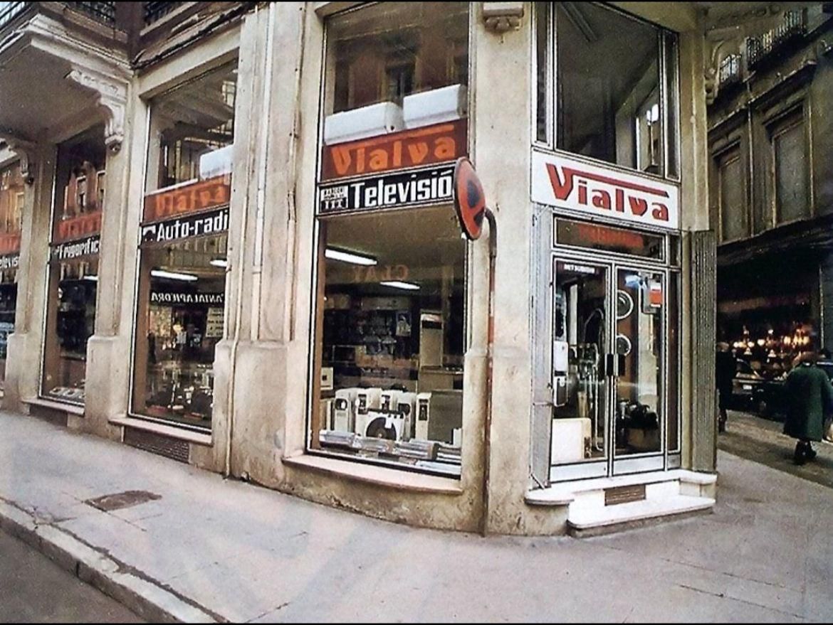 Las imágenes de Gnomos, la tienda que cierra en León tras 41 años