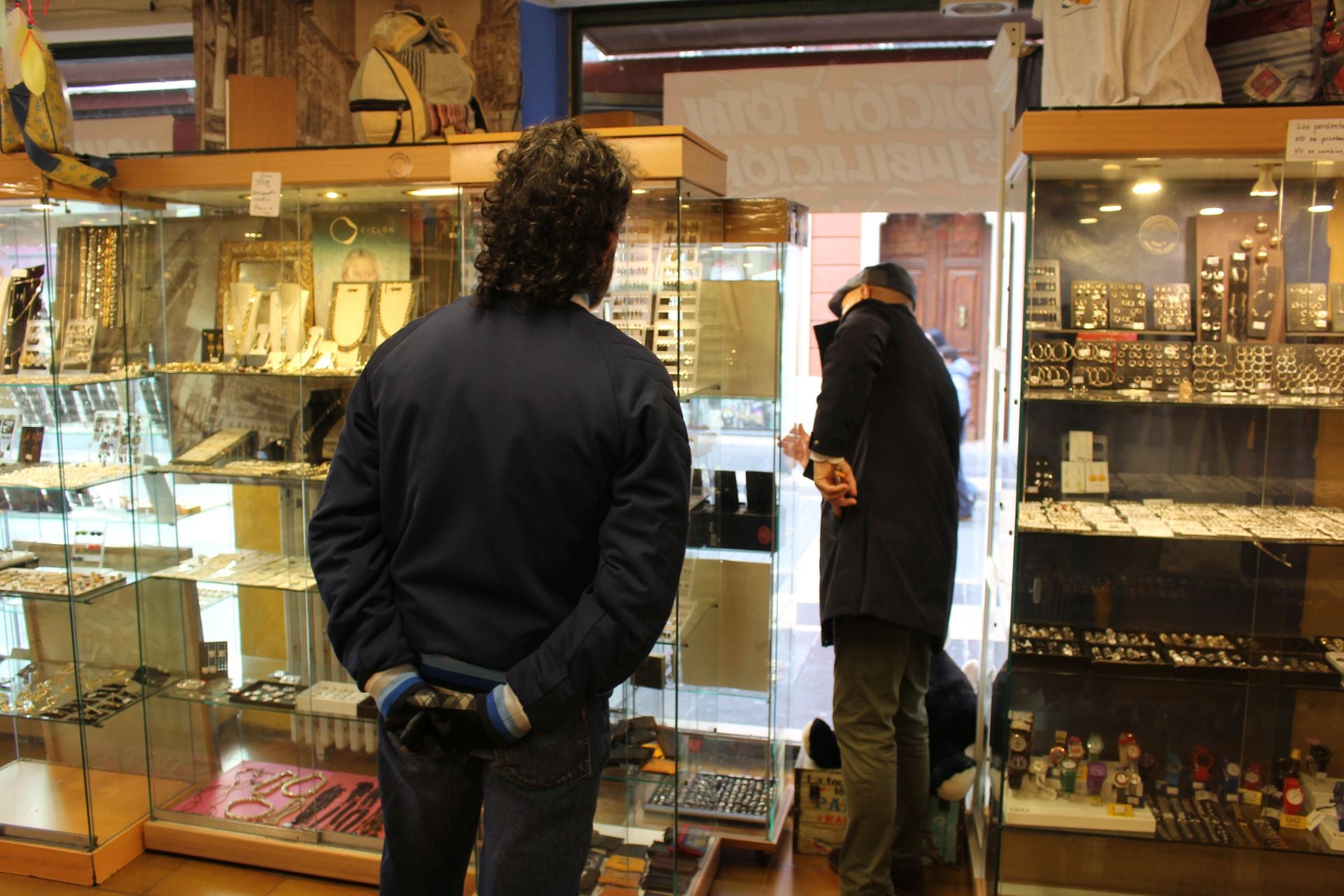 Las imágenes de Gnomos, la tienda que cierra en León tras 41 años