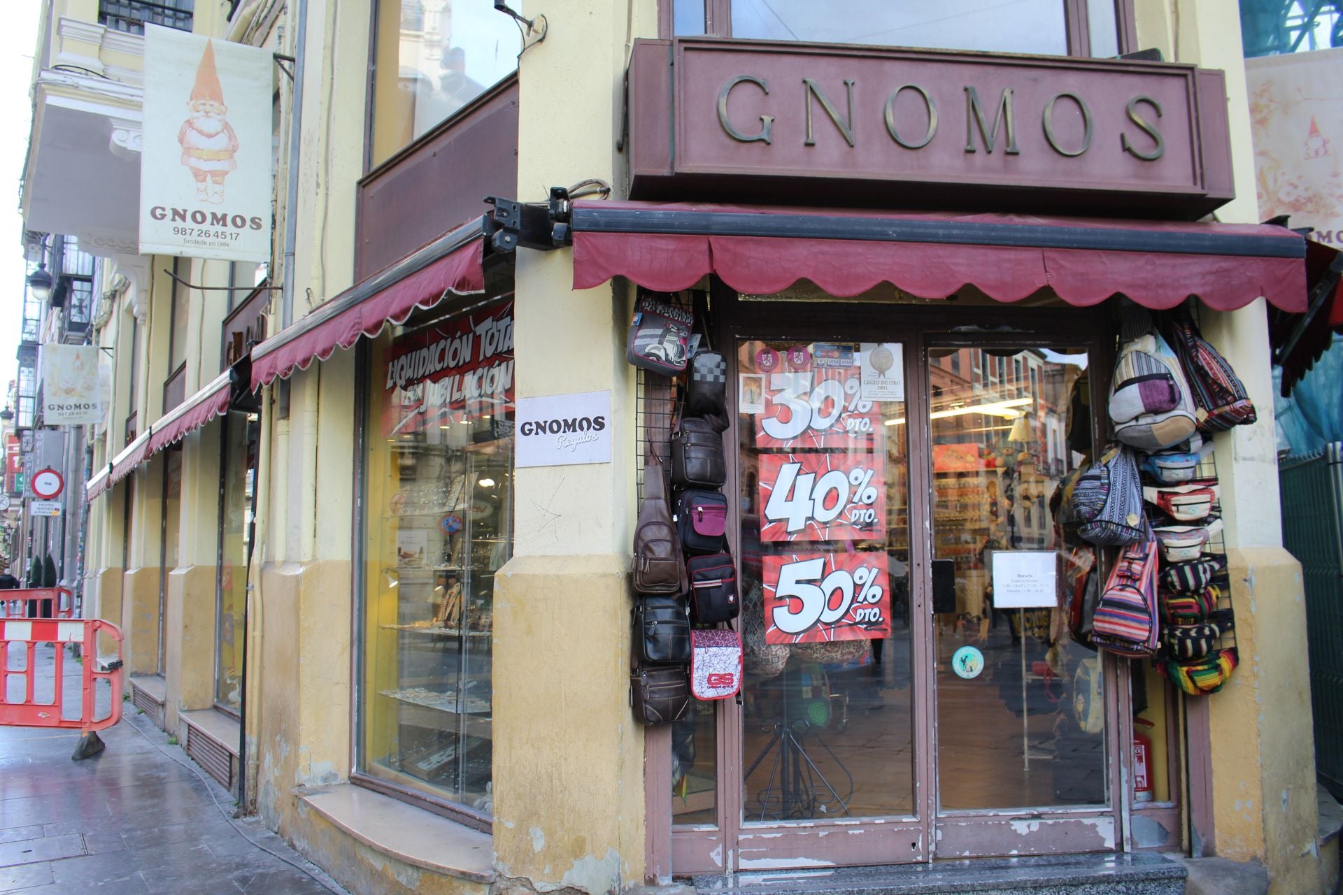 Las imágenes de Gnomos, la tienda que cierra en León tras 41 años