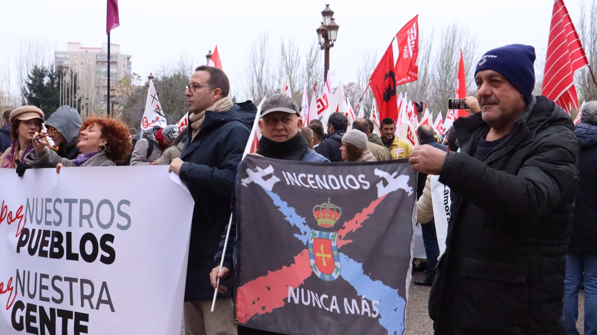 Las imágenes de la movilización &#039;Respeto&#039; en León por la gestión de los incendios forestales