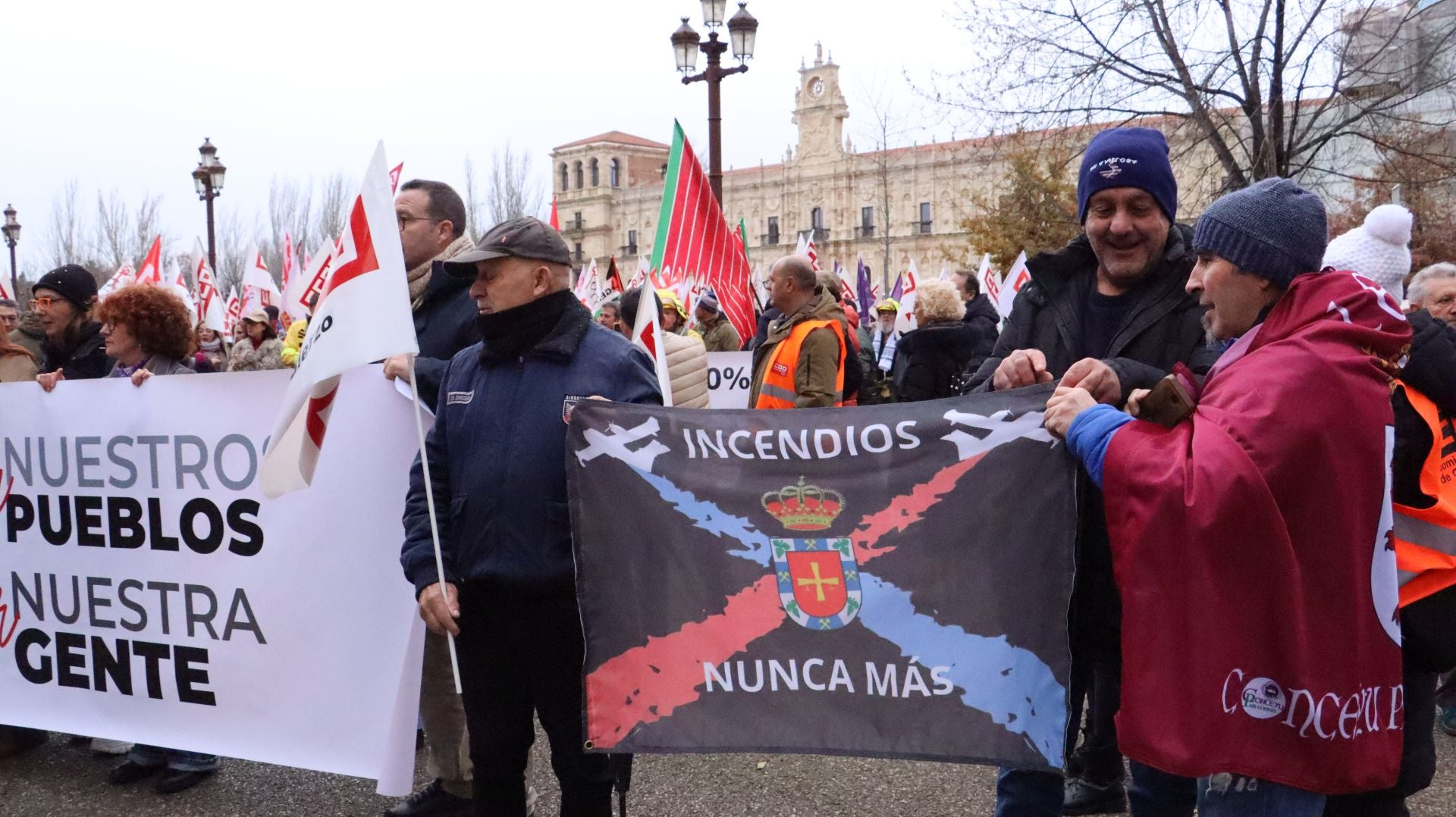 Las imágenes de la movilización &#039;Respeto&#039; en León por la gestión de los incendios forestales