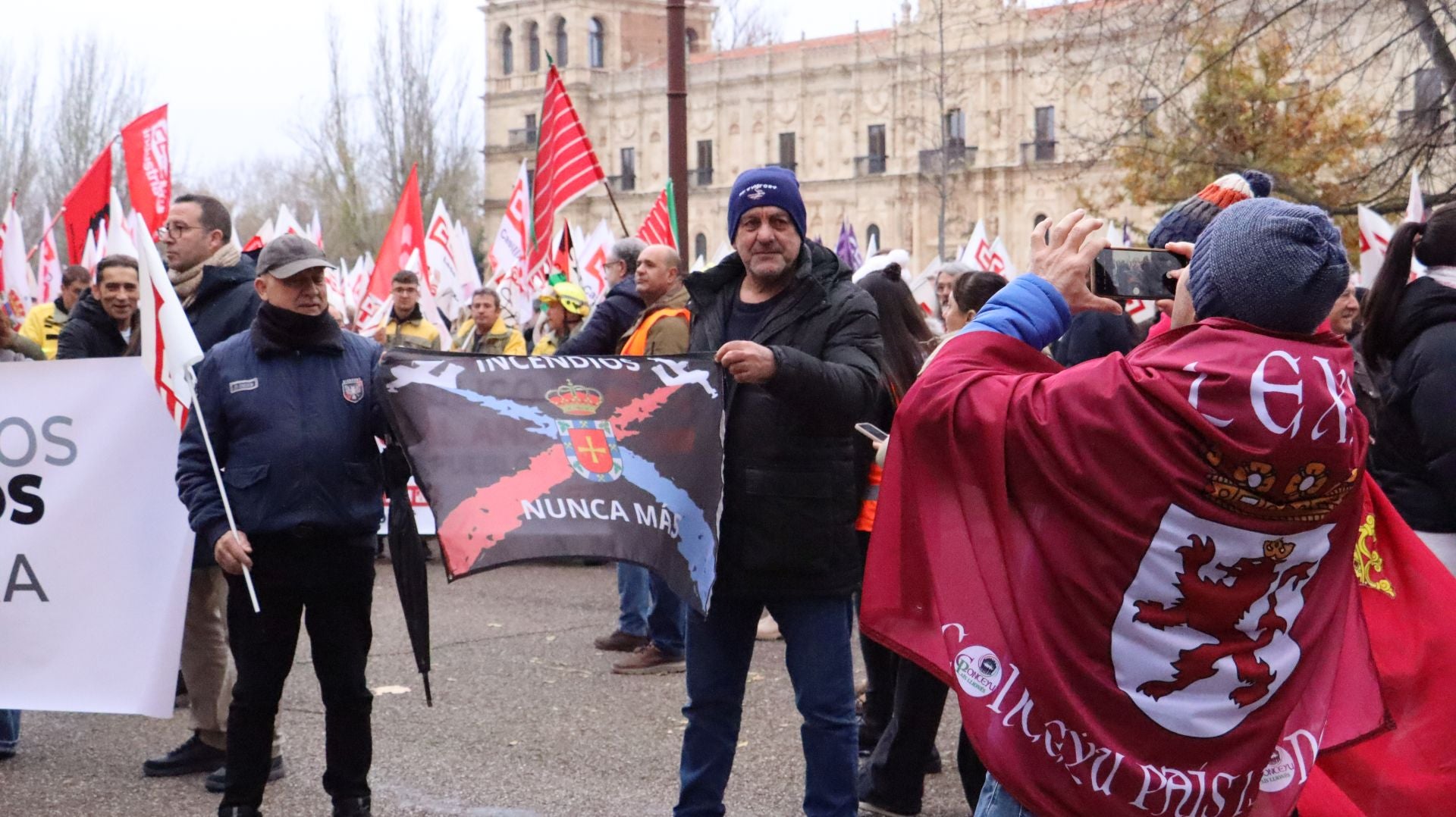 Las imágenes de la movilización &#039;Respeto&#039; en León por la gestión de los incendios forestales