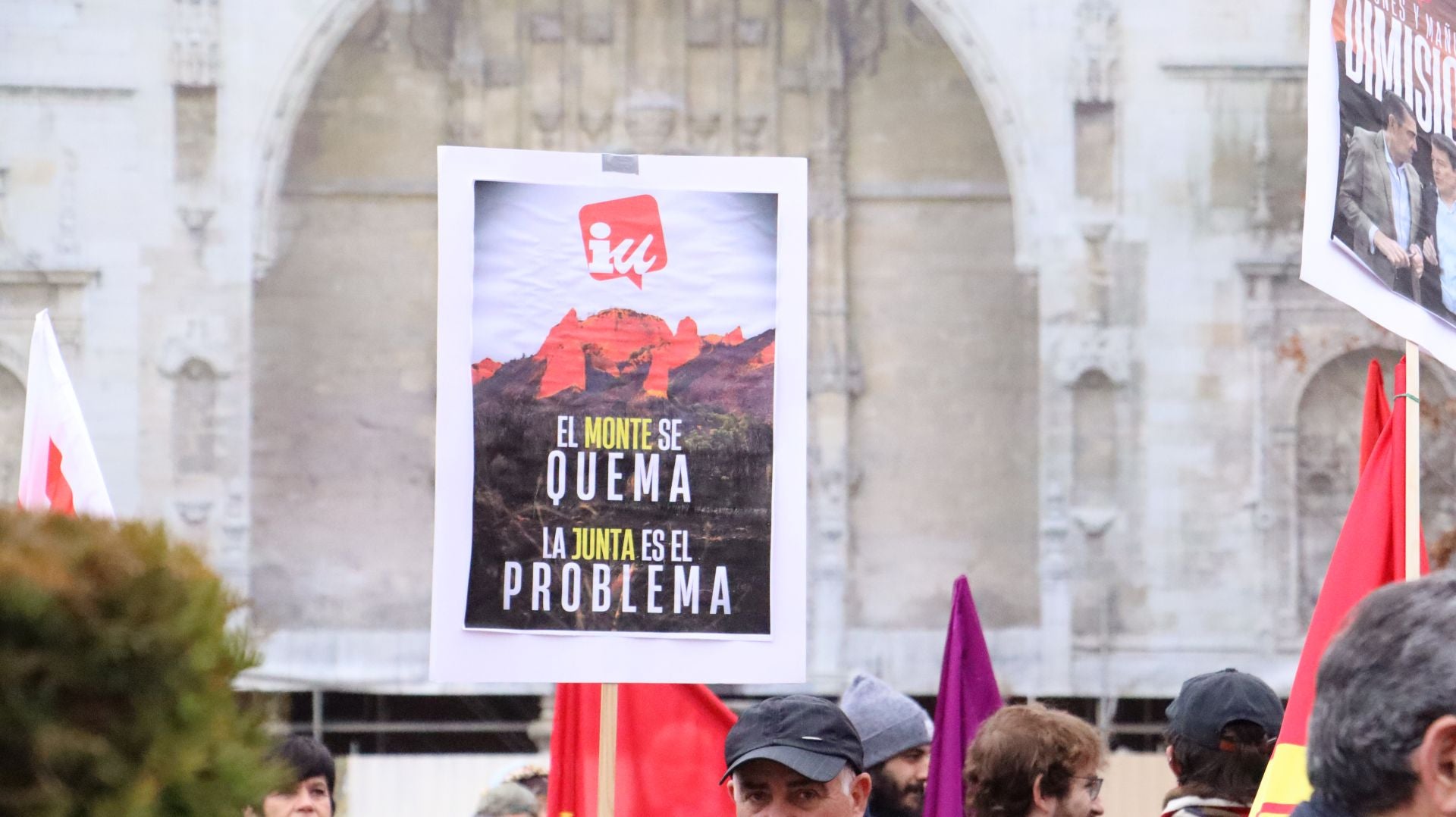 Las imágenes de la movilización &#039;Respeto&#039; en León por la gestión de los incendios forestales