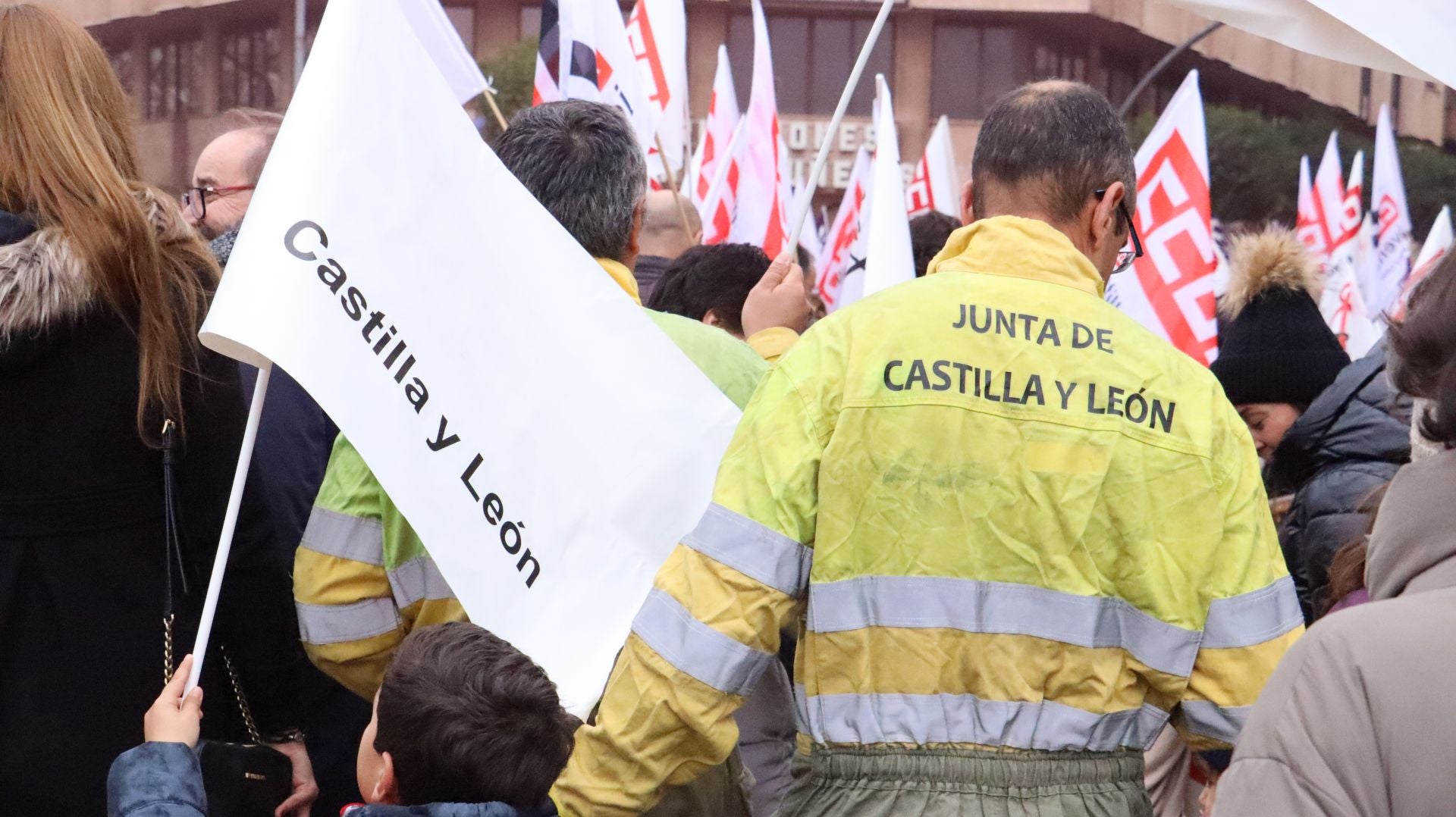 Las imágenes de la movilización &#039;Respeto&#039; en León por la gestión de los incendios forestales