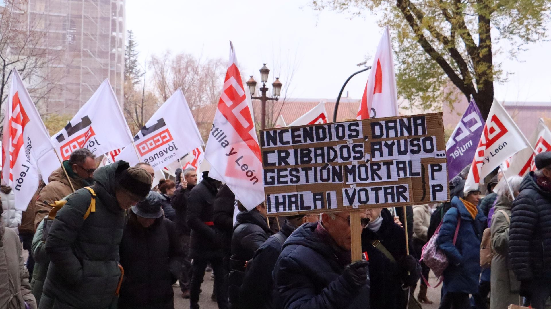 Las imágenes de la movilización &#039;Respeto&#039; en León por la gestión de los incendios forestales