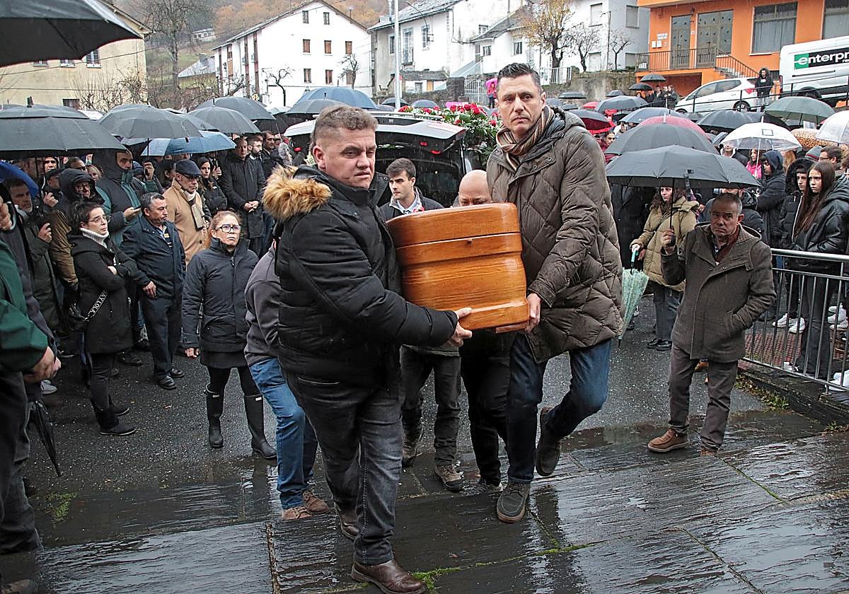 Caboalles de Abajo despide al minero Anilso Soares.