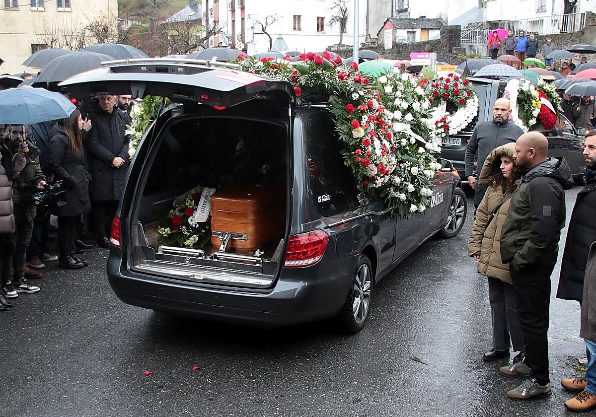 Imágenes del funeral por el minero fallecido en Caboalles