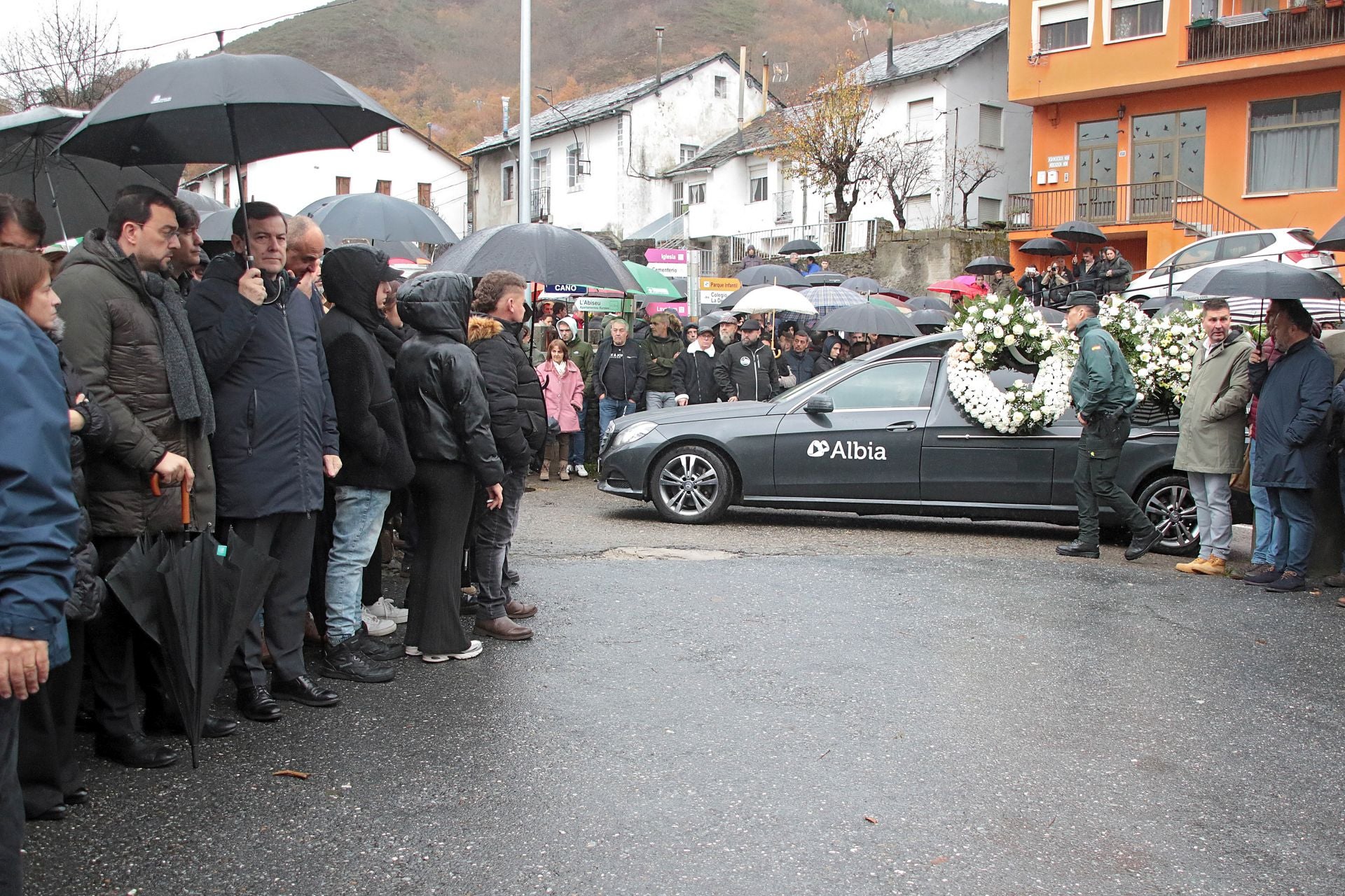 Imágenes del funeral por el minero fallecido en Caboalles