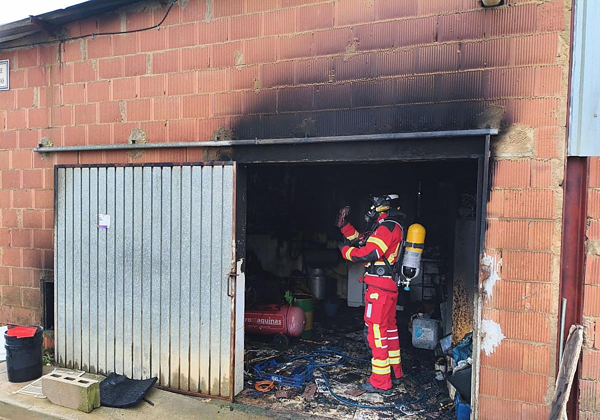 Incendio en una vivienda de un pueblo de León.