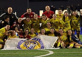 Las jugadoras del Olímpico celebran la victoria.