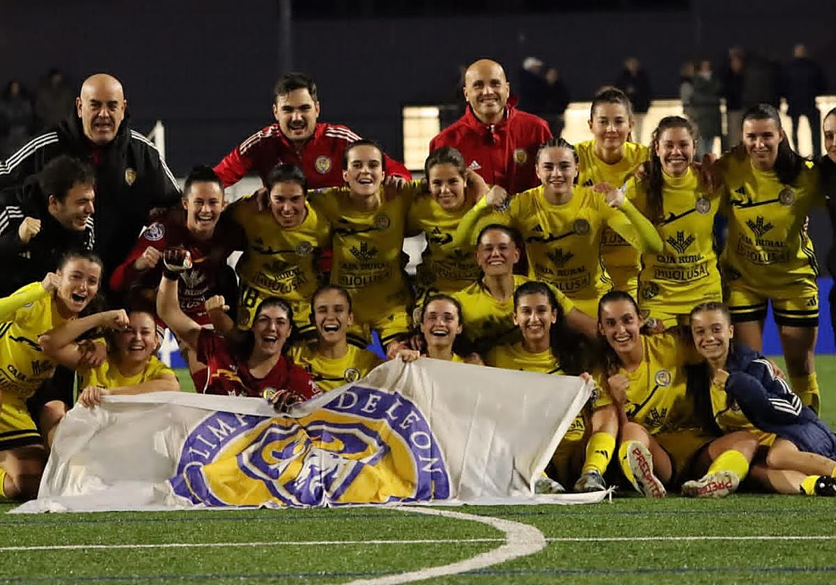 Las jugadoras del Olímpico celebran la victoria.