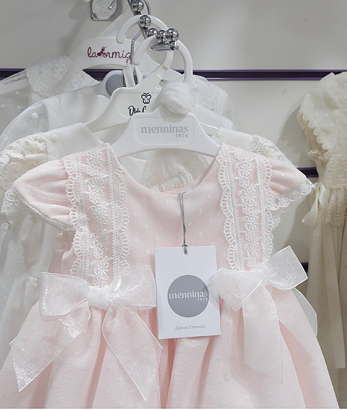 Imagen secundaria 2 - Tendencias en vestidos de comunión para niñas y niños