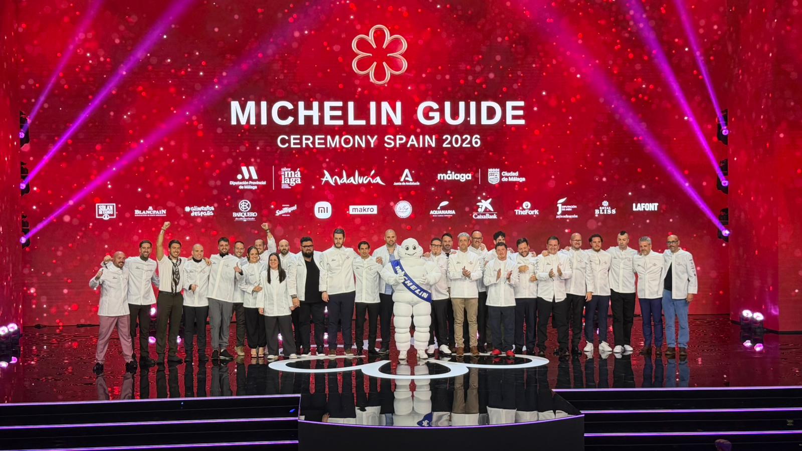 Foto de familia de las nuevas 25 Estrellas Michelin de España para 2026 en la gala celebrada en Málaga.