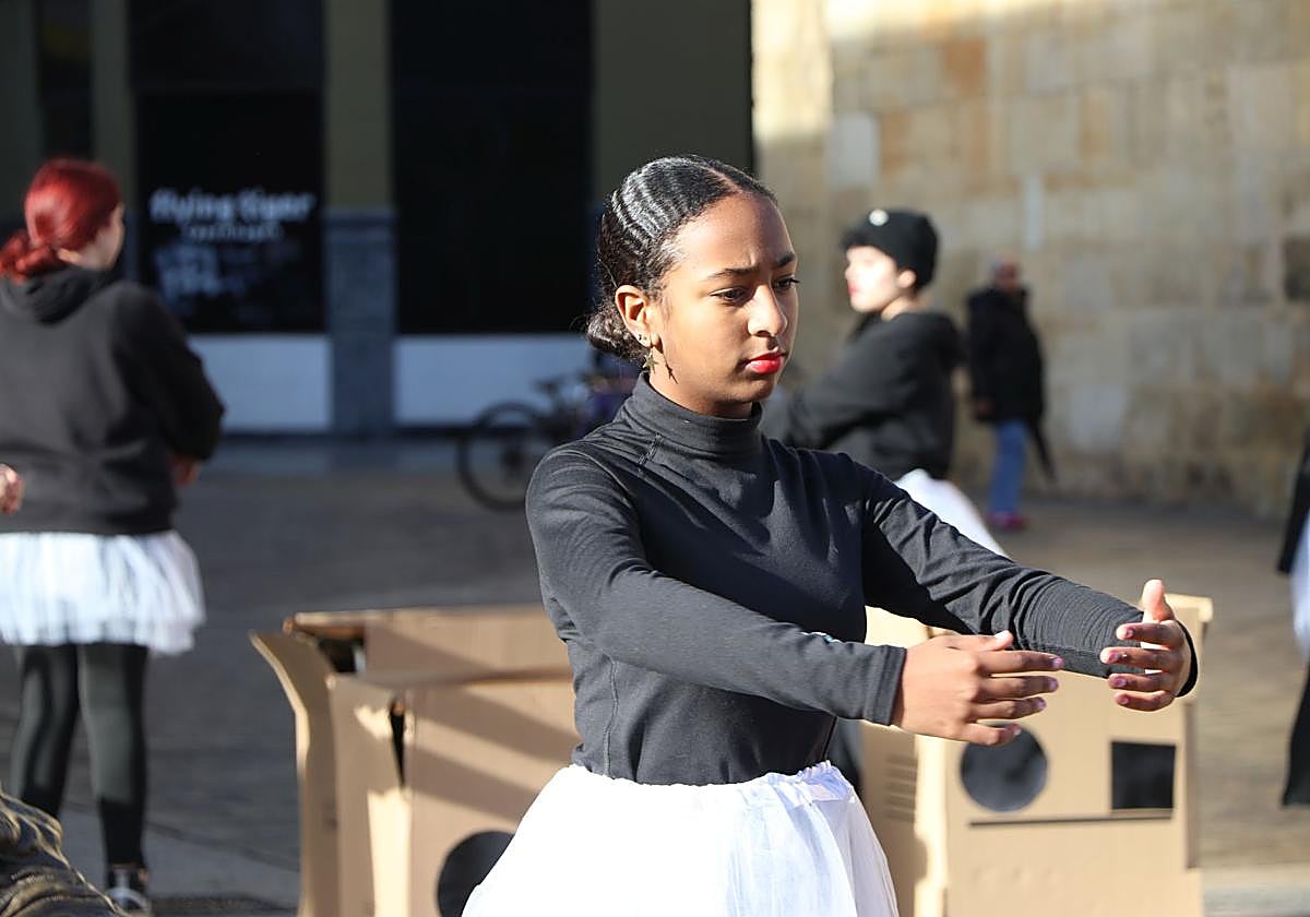 Performance del 25N en San Marcelo.