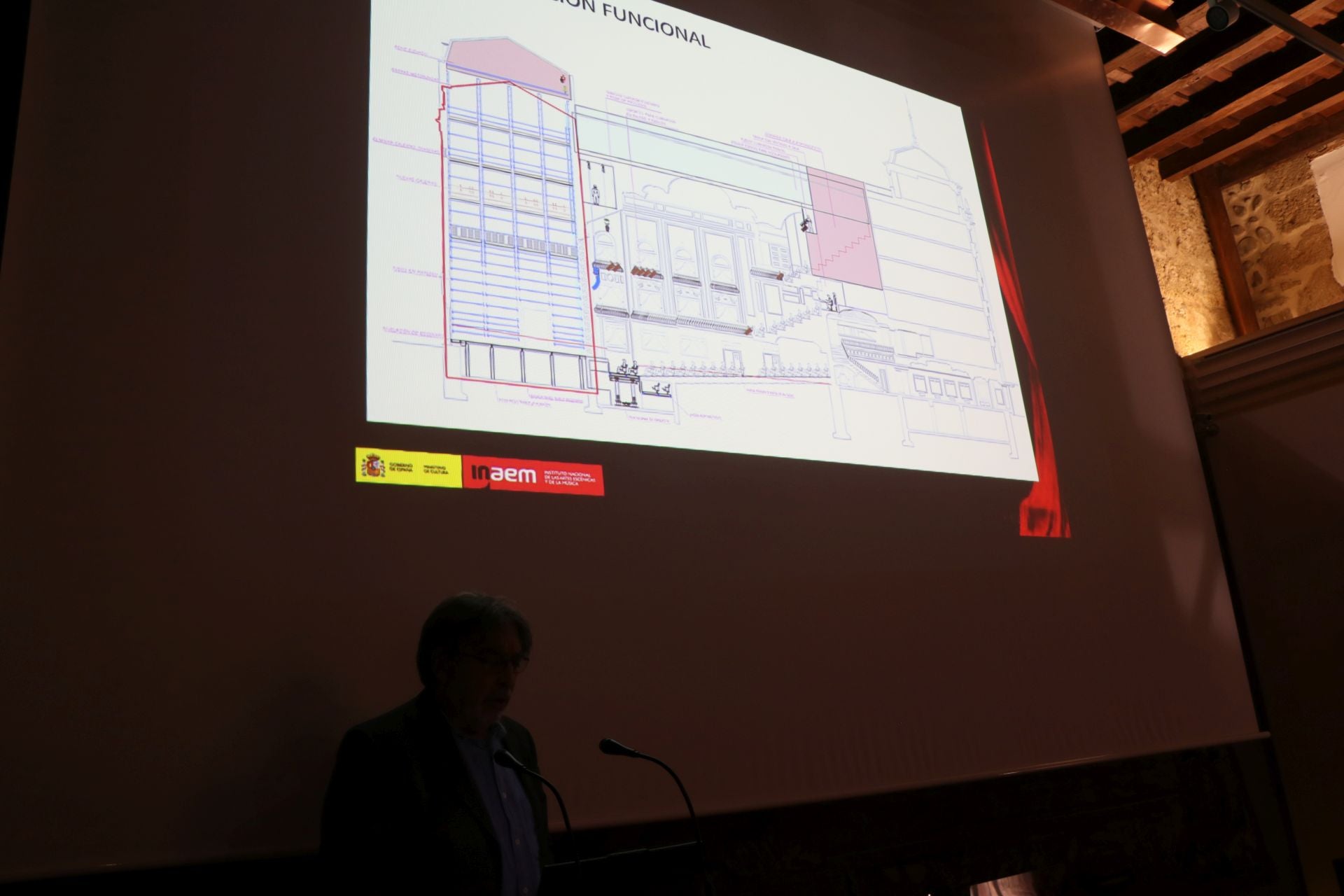 Las imágenes de la visita del ministro Urtasun para rescatar el Teatro Emperador
