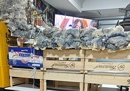 Parte trasera del poblado que se está montando.