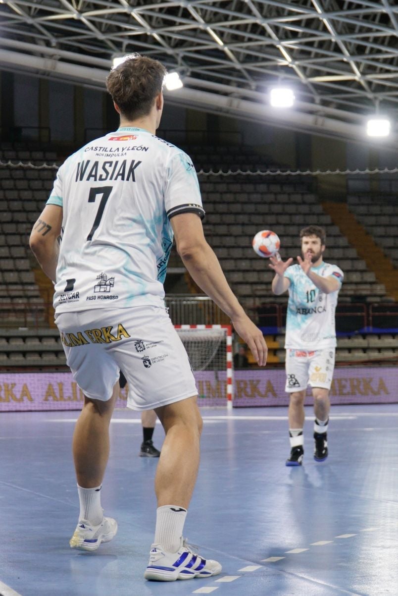 Las mejores imágenes del épico triunfo del Ademar ante el Kadetten