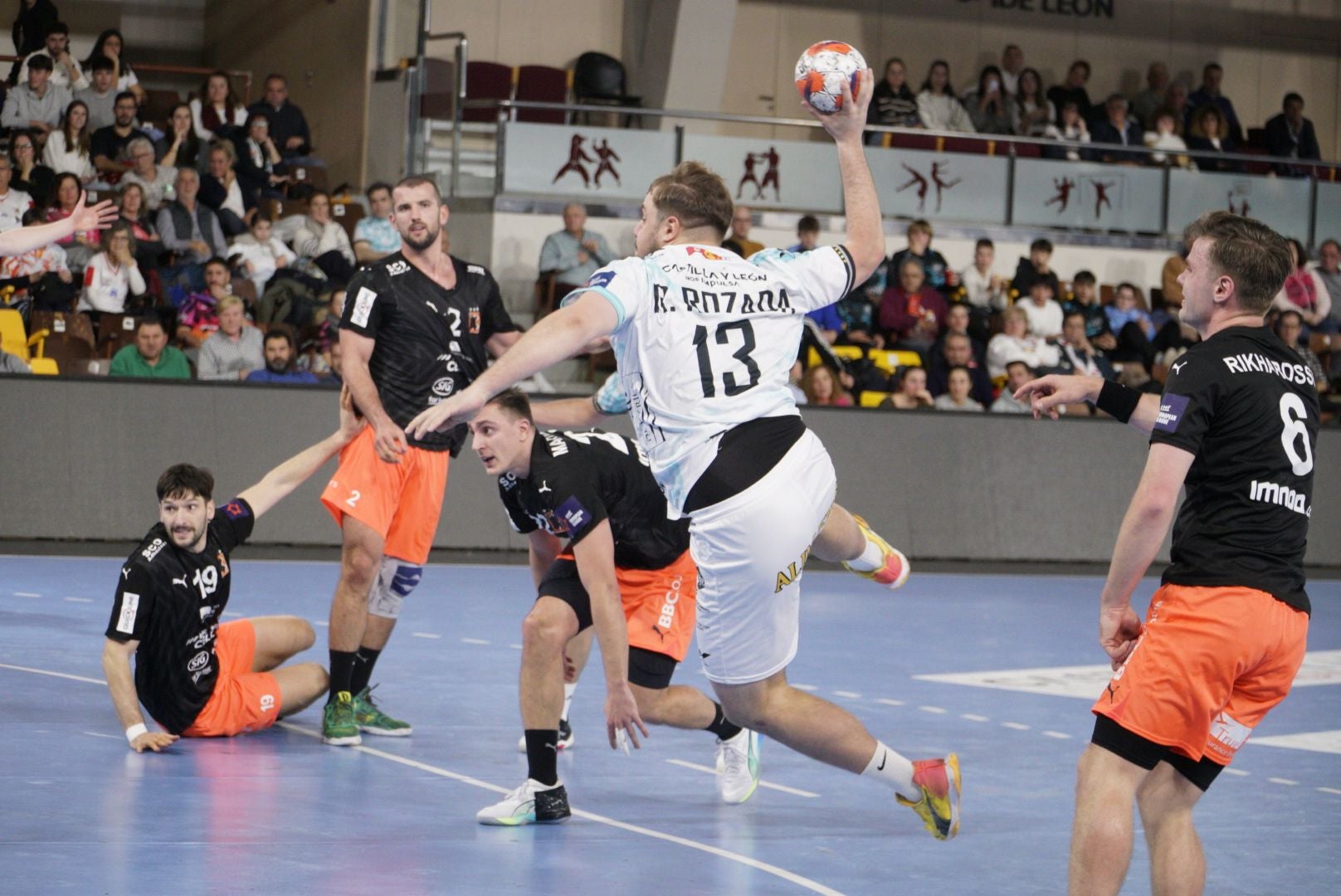 Las mejores imágenes del épico triunfo del Ademar ante el Kadetten