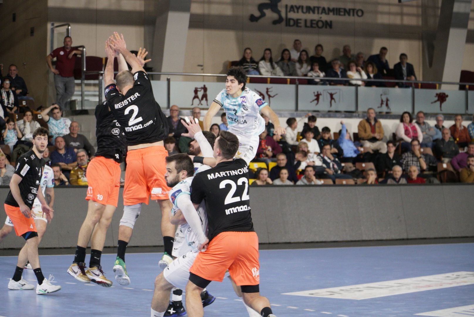 Las mejores imágenes del épico triunfo del Ademar ante el Kadetten