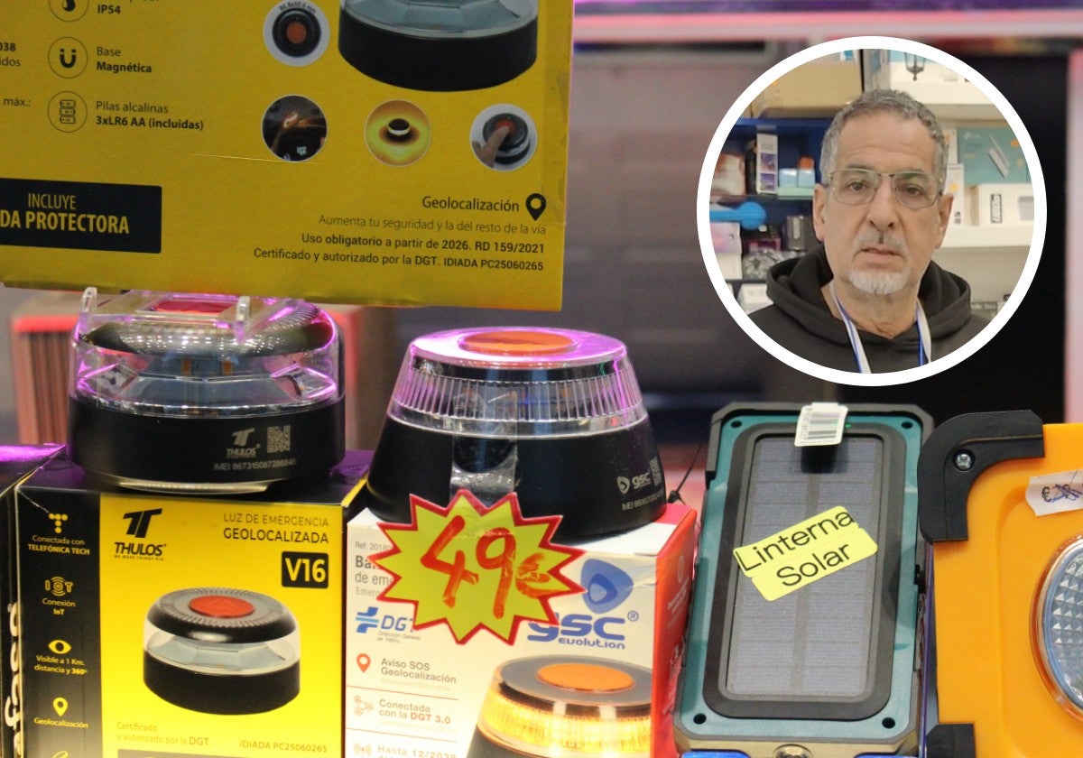 Unas balizas V-16 en un escaparate en León y José Manuel Montiel, de SoloLed.
