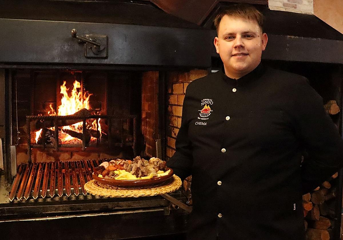 Jose María Muñiz en su restaurante el Rincón de Nando.