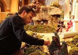 Montaje del Belén en el claustro de los PP. Capuchinos.