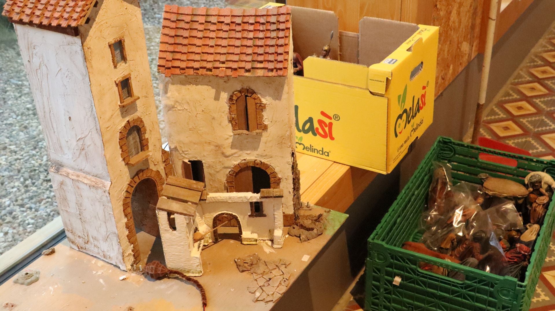 Así se monta un nacimiento monumental de 23 metros