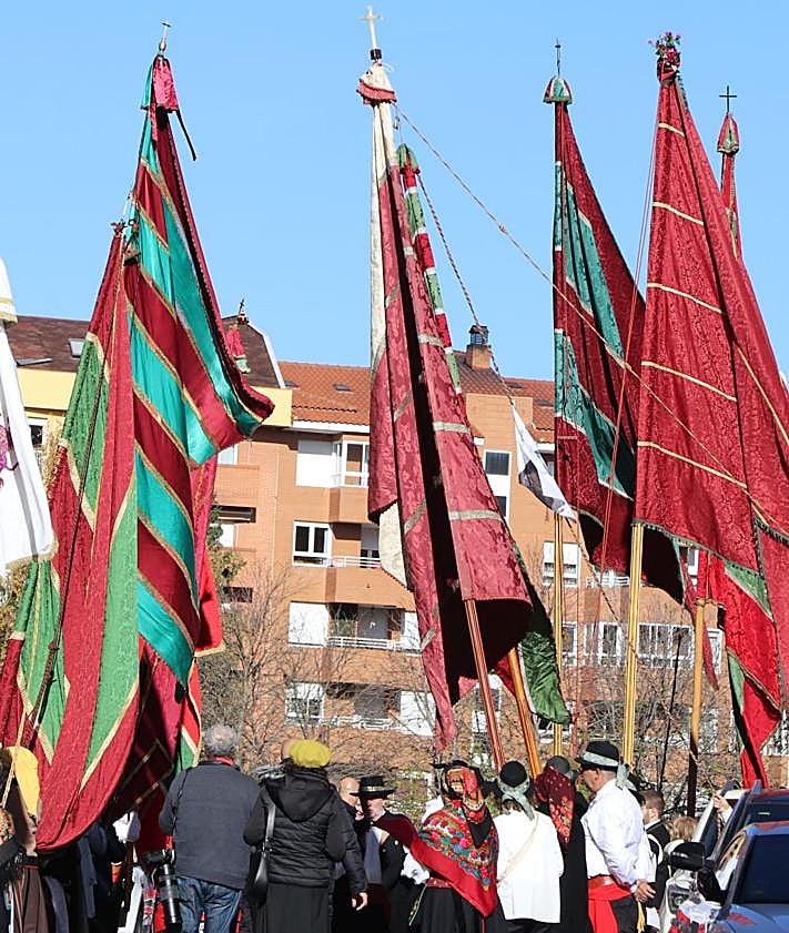 Imagen secundaria 2 - Imágenes del recibimiento en La Palomera.