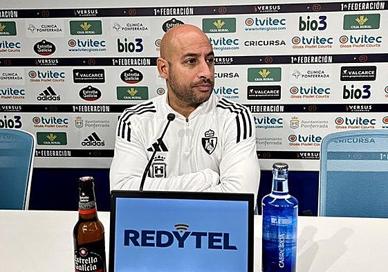 Mehdi Nafti, en sala de prensa.