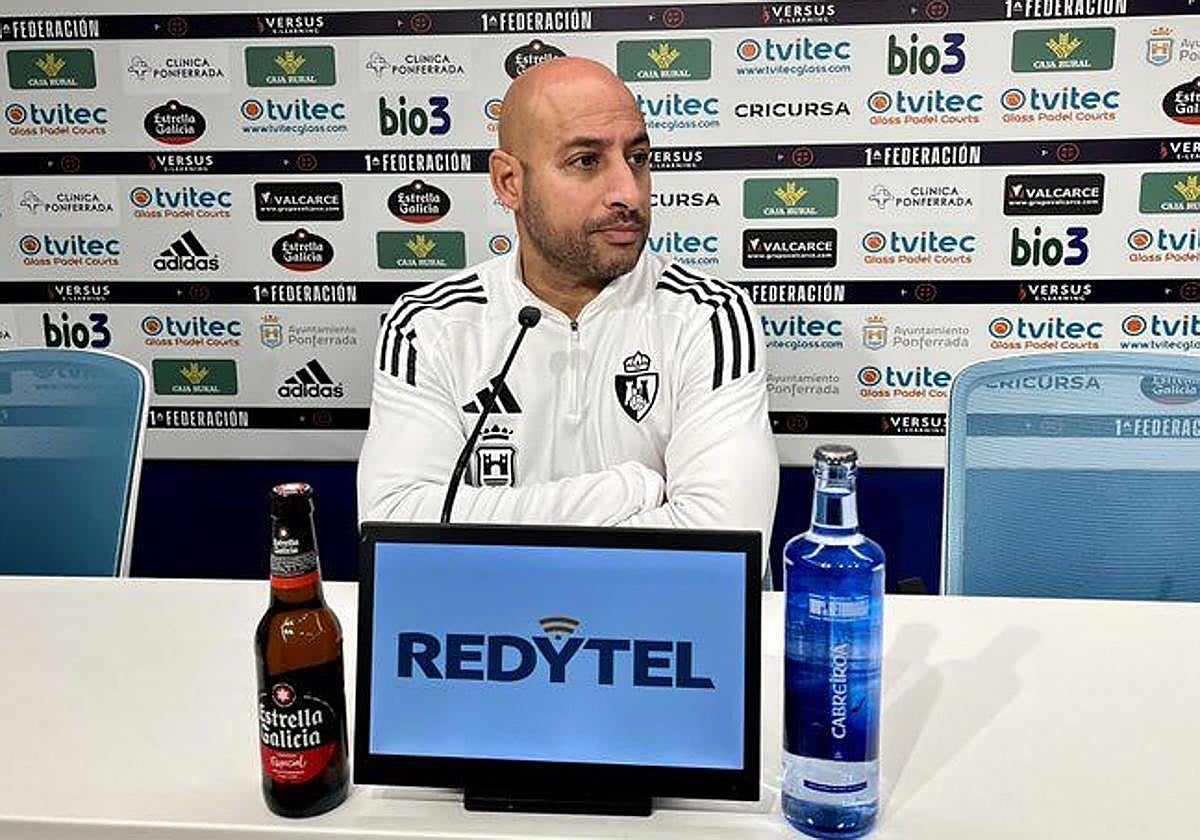 Mehdi Nafti, en sala de prensa.