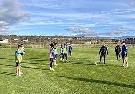 Entrenamiento de la Deportiva con Nafti.