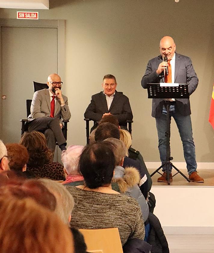 Imagen secundaria 2 - Manolo Cadenas es nombrado Hijo Predilecto de Valdevimbre